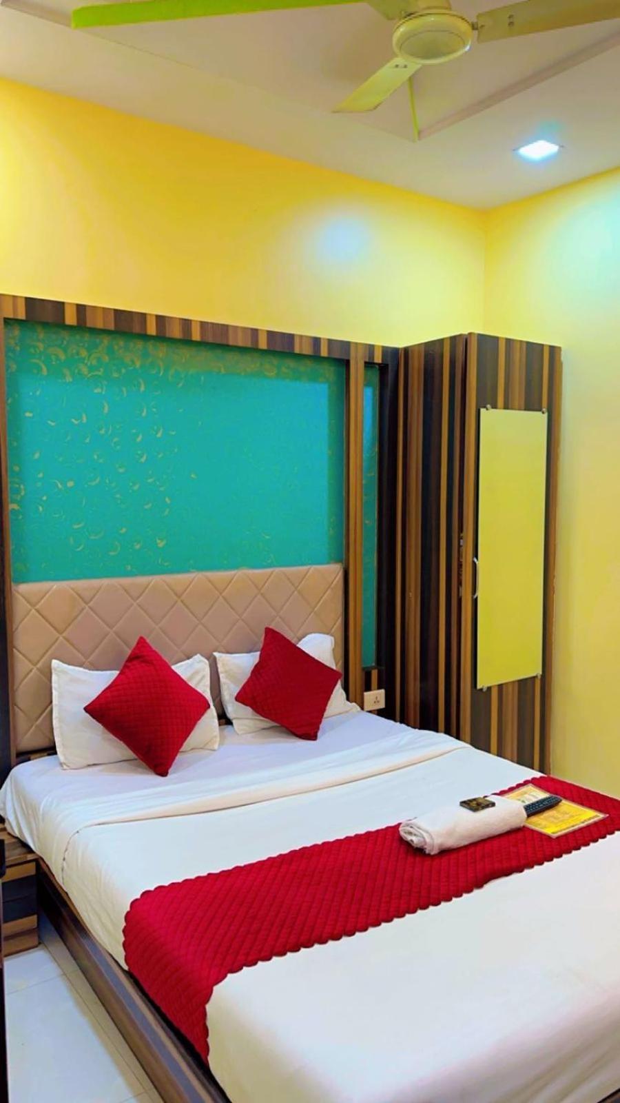 Hotel Avenue Near T-2 International Airport Mumbai Exterior photo