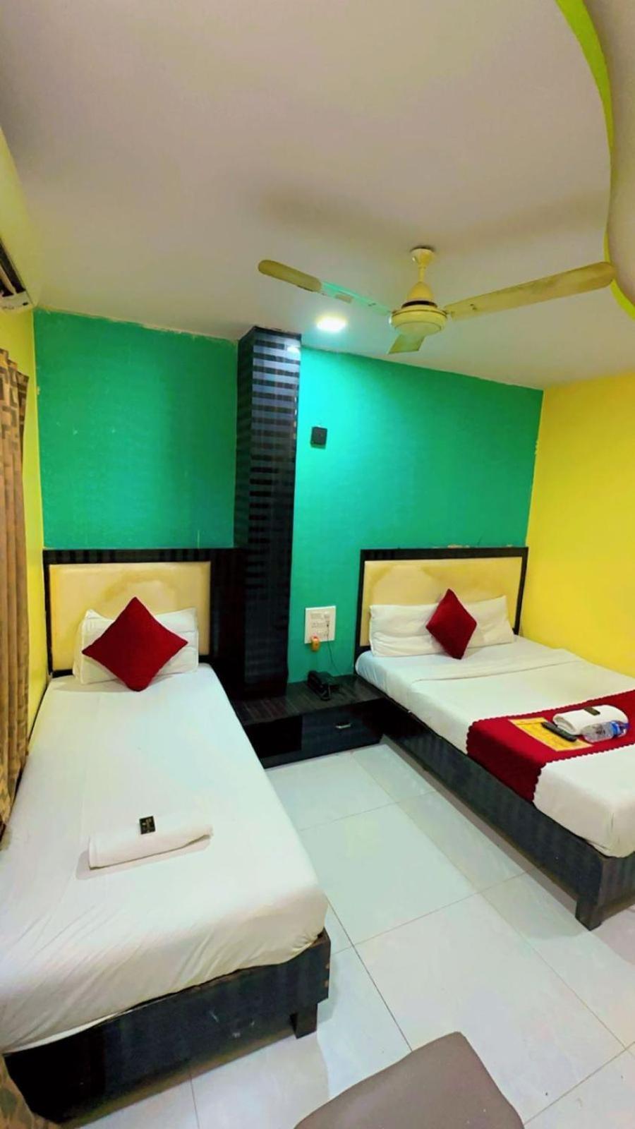Hotel Avenue Near T-2 International Airport Mumbai Exterior photo